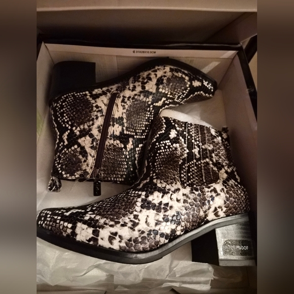 NIB Aqua College Karlie Womens Waterproof ECO LEATHER Booties Brown Snake  7M - Picture 5 of 10